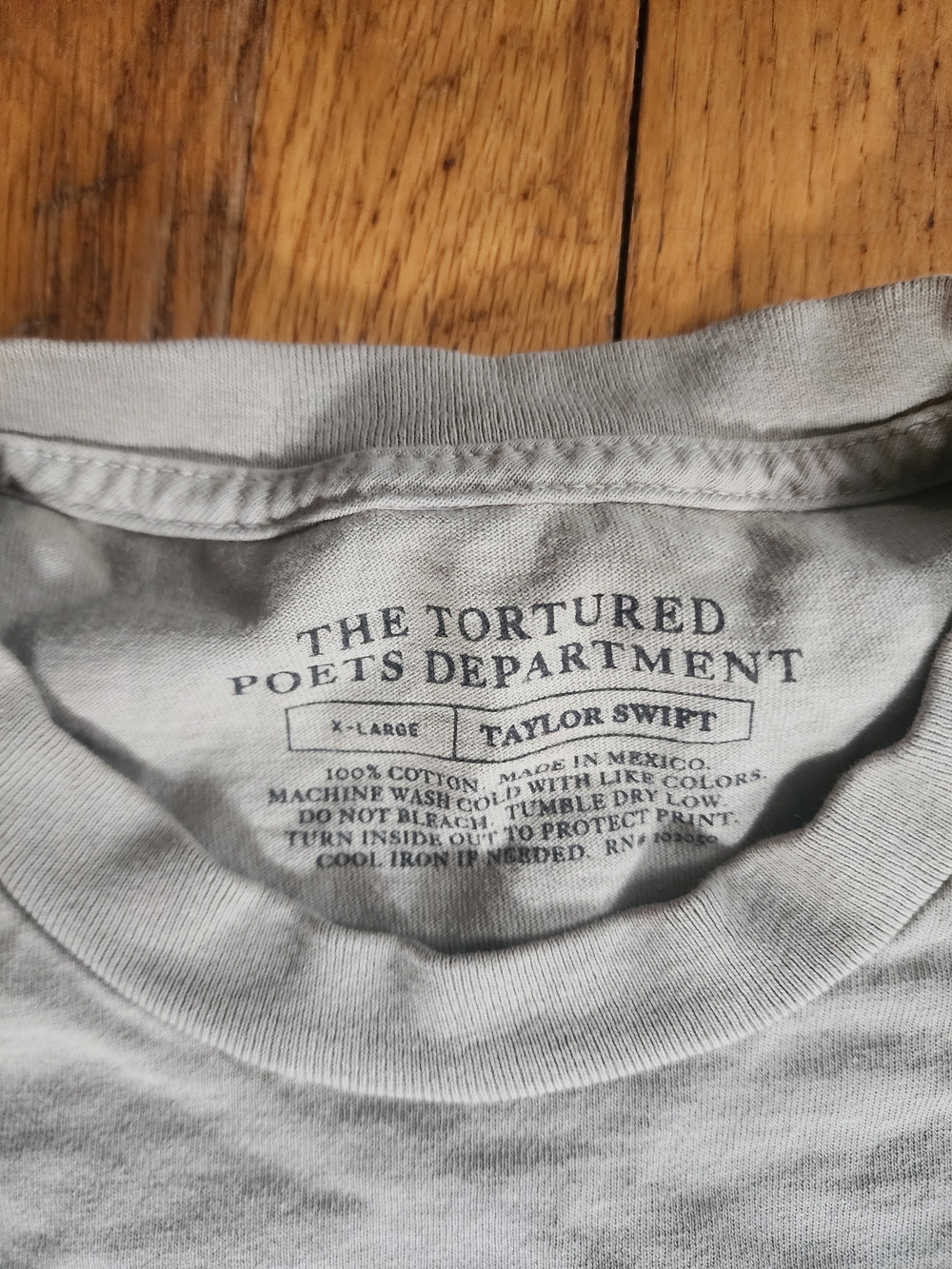 Taylor Swift TTPD Tortured Poets Department Official Tee - XL - Picture 3 of 3